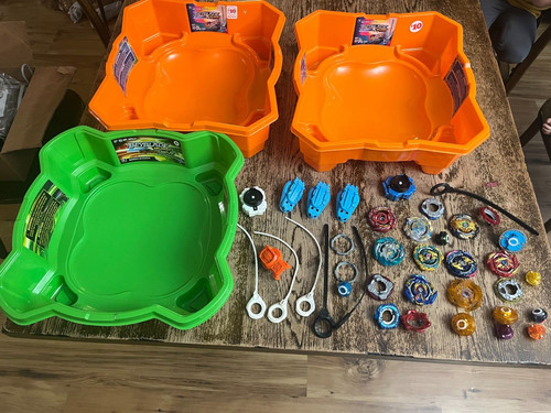 Hasbro beyblade lot stadium - hasbro,