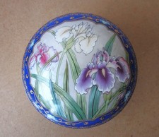 Ancienne belle bonbonnière porcelaine Art Nouveau décor aux iris en parfait état