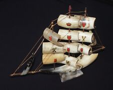 Vintage art populaire maquette de bateau galion en corne de bovin