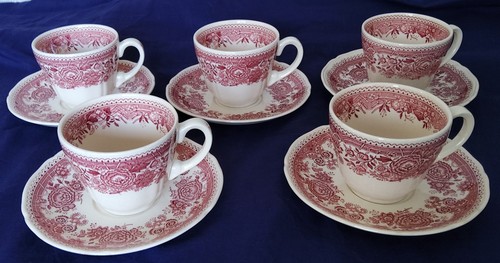 Tasses café et soucoupes - À,