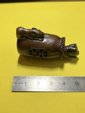 Ancien Netsuke  en bois signé Japon Époque XIXe siècle