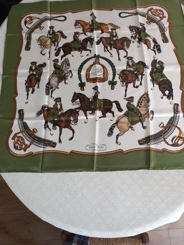 Lot trois foulards - trois,