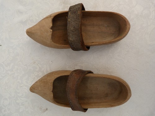 Petits sabots anciens - anciens, en