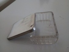 Jolie boîte à savon ancienne - verre moulé & métal chrome - 8 x 5.5 x 3cm