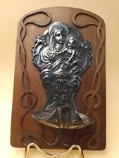 Rare bénitier époque Nouveau figurant la vierge à l'enfant signé