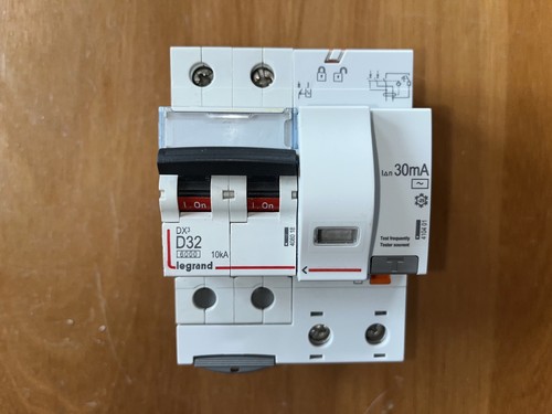 Disjoncteur 406018 - disjoncteur,