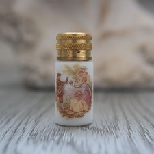 4 cm de haut, fiole de sac en verre opaque, scène galante de Fragonard