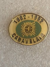 pin's " Caravelair 1962 - 1992 " Caravane van camping car caravaning camping pin