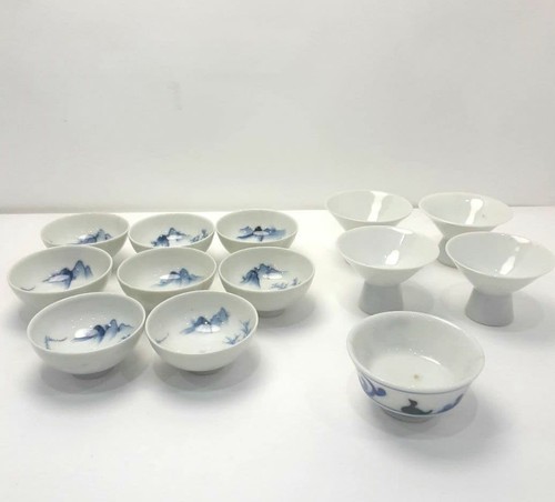 Lot tasses à - 13,