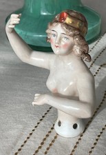 Demi-figurine porcelaine Sitzendorf 22675 Jeune fille nue couronne médiévale