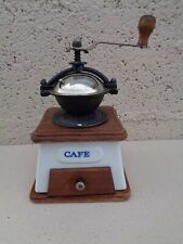 Moulin à Café Avec Fleurs