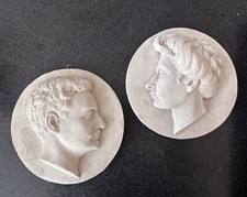 Ancienne sculpture jeune femme