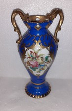 ANCIEN PETIT VASE EN PORCELAINE DE LIMOGES FOND BLEU ET DORE + DECOR FLEURS