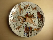 ASSIETTE PORCELAINE SCENE DE CHASSE A COURRE PEINTE A LA MAIN DIAMETRE 26 CM