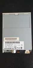 - Lecteur de disquette 3.5"