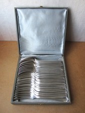 Ménagère Christofle pour 12 personnes modèle Spatours en très bon état 24 pièces