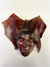 Masque décoratif en cuir et