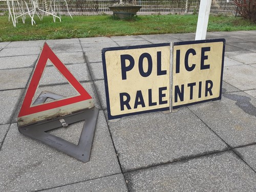 Plaque triangle police - plaque,
