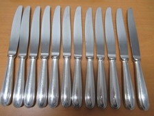12 COUTEAUX DE TABLE EN MÉTAL