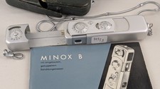 Appareil photo miniature Minox B +  porte flash cube + notice illustrée