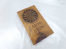 "CARPE DIEM" et verso "VA DE RETRO SATANAS" artisanal,hand carved,Qeyras,opinel
