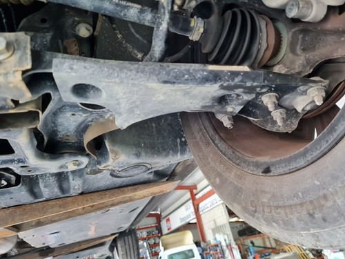Bras suspension inferieur - de,