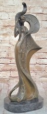 Élégant Femme 'Holding'