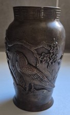 Ancien vase en bronze décor