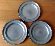 3 ASSIETTES RONDES POINCON COURONNE IP  EN ETAIN DEBUT 18 EME SIECLE ou AVANT ?