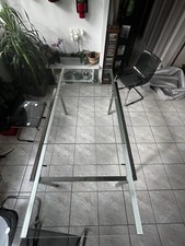 TABLE /  BUREAU CHROME ET PLATEAU EN VERRE