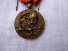 Médaille 14 18 Verdun . Révillon.