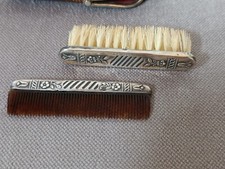 Peigne et brosse à barbe en