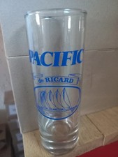 Un grand verre tube pacific de ricard