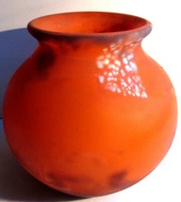 Gros vase boule Art Déco, pâte de verre orange et bleu-marine, Degué? Muller?