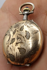 belle petite montre à gouset argent et plaqué or. beau décor. vermeil