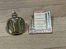 2 PINS PIN PARFUM PERFUME MODE