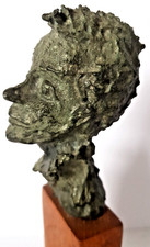 Statuette sur socle en bois, buste en bronze, signature PMA, 3/6.