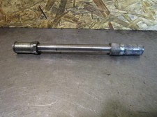 Axe de roue avant Honda VF 750 F RC15 VF750