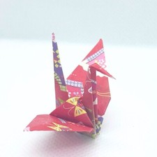 Grue en origami faite à la main au Japon - 1 pièce (couleur et motif aléatoires)