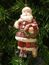 CAST RESIN SANTA w/ WREATH &