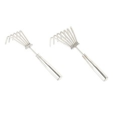 Râteau à la main, cultivateur, ordinateur portable, petit outil de jardinage