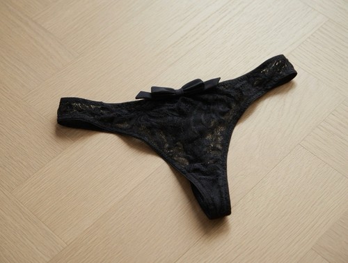 String dentelle noir - string, en