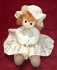 Adorable et belle poupée