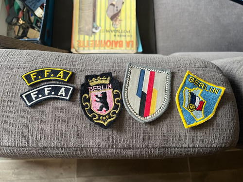 Lot insignes tissus - lot, ffa