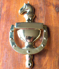 CHEVAL HEURTOIR DE PORTE EN LAITON MASSIF PLAQUE A GRAVER ***