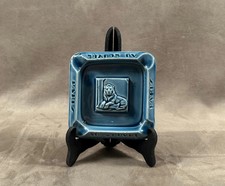 Cendrier vintage décor de lion en céramique bleue Au Louvre Paris Made in France