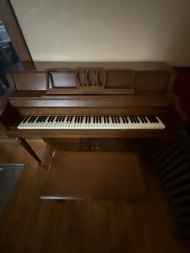 Sterling upright spinet piano - sterling,