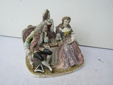 sujet en porcelaine style 18 eme saxe meissen  vendu en l etat casse et manque