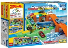 Takara Tomy Let's Play with Plarail Tomica Railroad Crossing & Freight Train Set