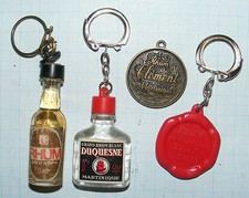 3001/ LOT 4 PORTE-CLÉS PUBLICITAIRES RHUM DONT 2 BOUTEILLES MINIATURES   